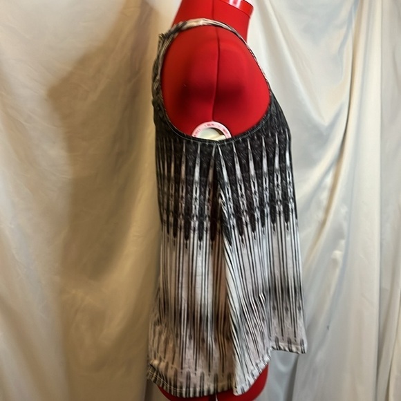 XS74 H&M sleeveless zip up blouse - Picture 3 of 10